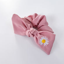 Load image into Gallery viewer, Anna Daisy Bow Scrunchie
