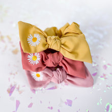 Load image into Gallery viewer, Anna Daisy Bow Scrunchie
